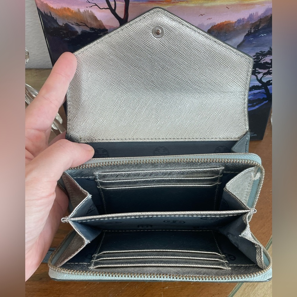 Not For Sale Tory Burch Metallic Envelope Wristlet - Picture 3 of 16